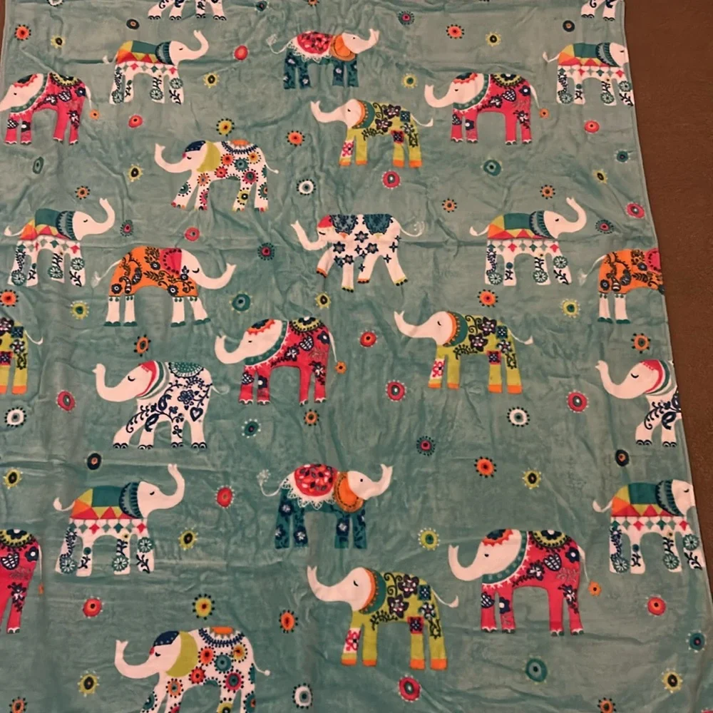 NWT Cynthia Rowley Multi Color Elephant 40”x70” 100% cotton Beach Towel